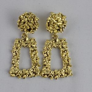 ❤️Elegant Textured Gold-Tone Drop Earrings - Perfect for Any Occasion!